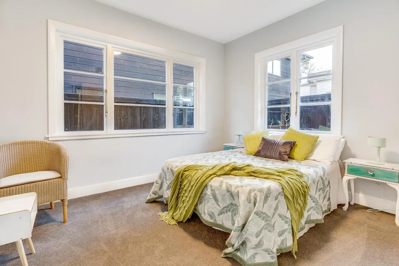 بيت للعطل فيلا كريستتشيرشفي Black Manse With Convenience