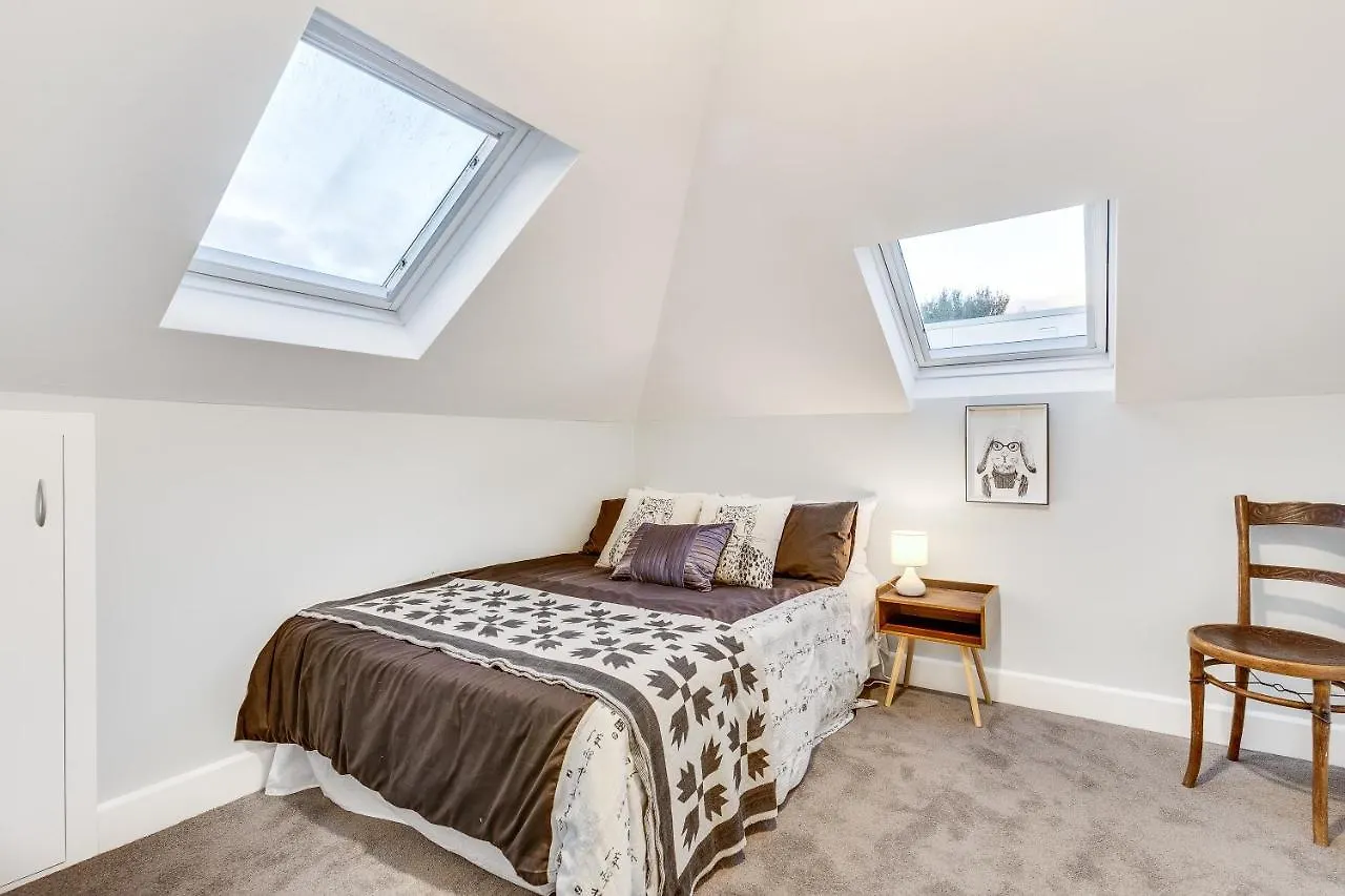 Black Manse With Convenience Villa Christchurch New Zealand