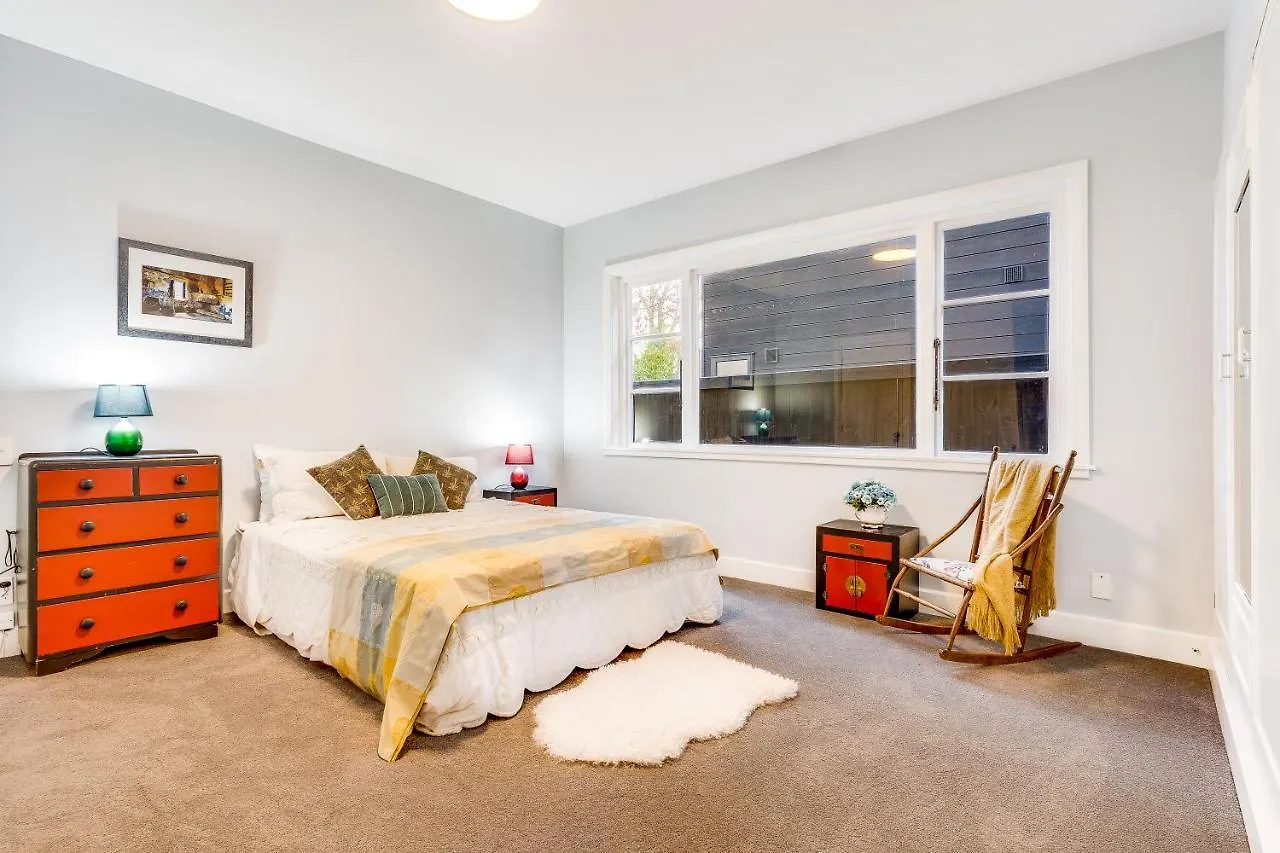 Black Manse With Convenience Villa Christchurch Holiday home