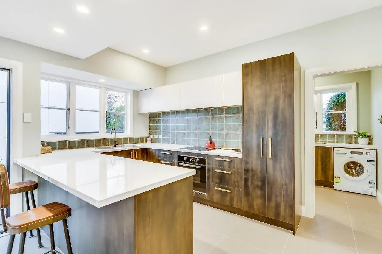Black Manse With Convenience Villa Christchurch Holiday home
