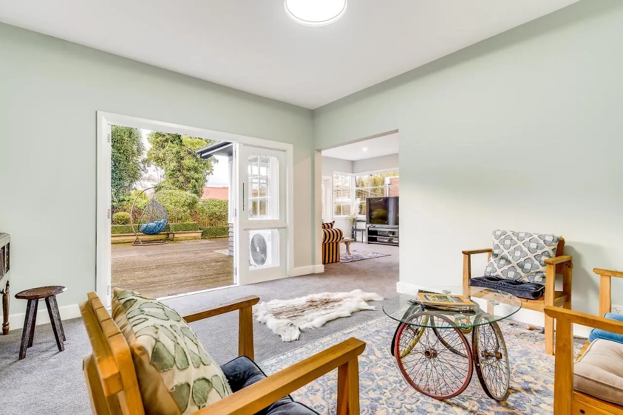 Black Manse With Convenience Villa Christchurch Holiday home